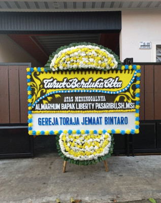Papan Bunga Duka di Titisan