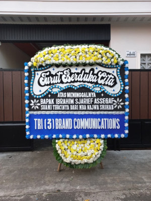 Papan Bunga Duka di Titisan